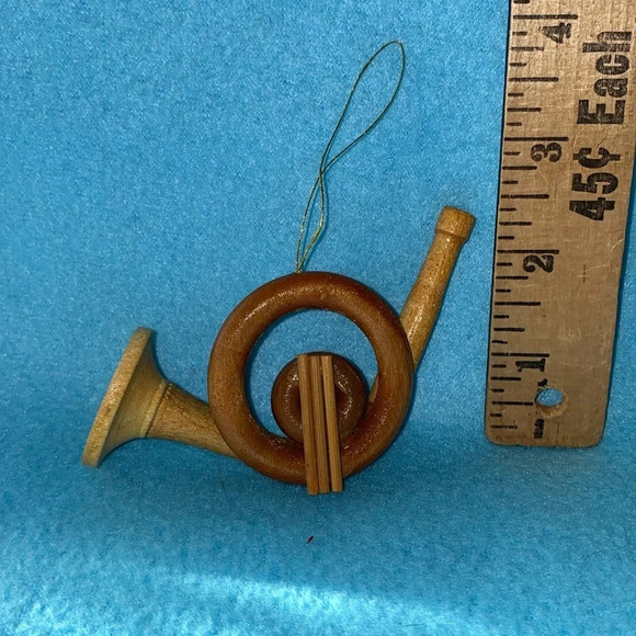 VINTAGE FRENCH HORN Ornament crafted from wood - Picture 6 of 6
